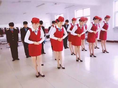 女生報石家莊東華鐵路學(xué)校學(xué)什么好？