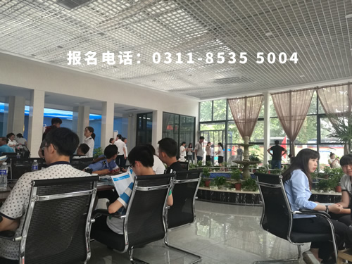 石家莊鐵路職業(yè)技工學校學費一年多少？