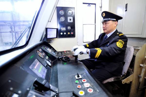 鐵路司機(jī)考試?yán)碚摽荚嚦煽儙啄陜?nèi)有效？