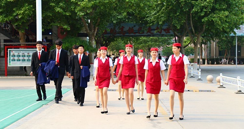 不滿15周歲能報名石家莊東華鐵路學校嗎？