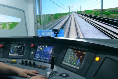 想當(dāng)火車司機(jī)？中專學(xué)歷也能報(bào)名！穩(wěn)定高薪 + 鐵飯碗！