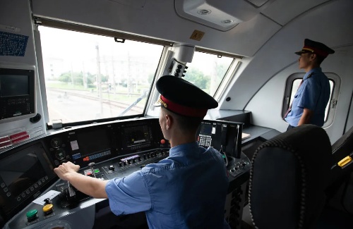 非鐵路專業(yè)能參加火車司機短期培訓(xùn)嗎？火車司機招聘要求