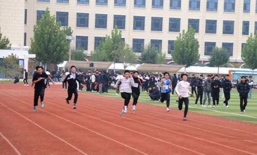 石家莊東華鐵路學(xué)校招生有年齡限制嗎？