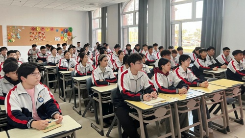 沒有報名中考能上石家莊東華鐵路學(xué)校嗎？